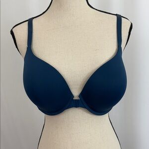 Woman’s Victoria’s Secret T-Shirt Push Up Full Coverage Bra Size 40C